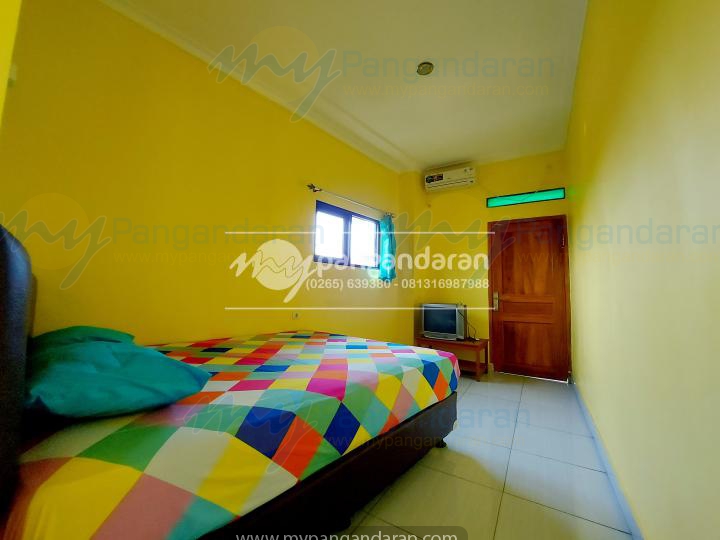 Tampilan Kamar Tidur Single Bed Pondok Andika Pangandaran di fasilitasi AC, Kamar Mandi dan TV